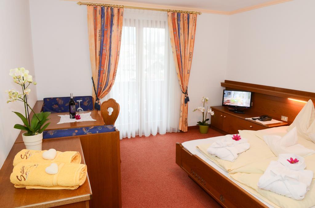 Pension Felseneck San Leonardo in Passiria Exteriér fotografie